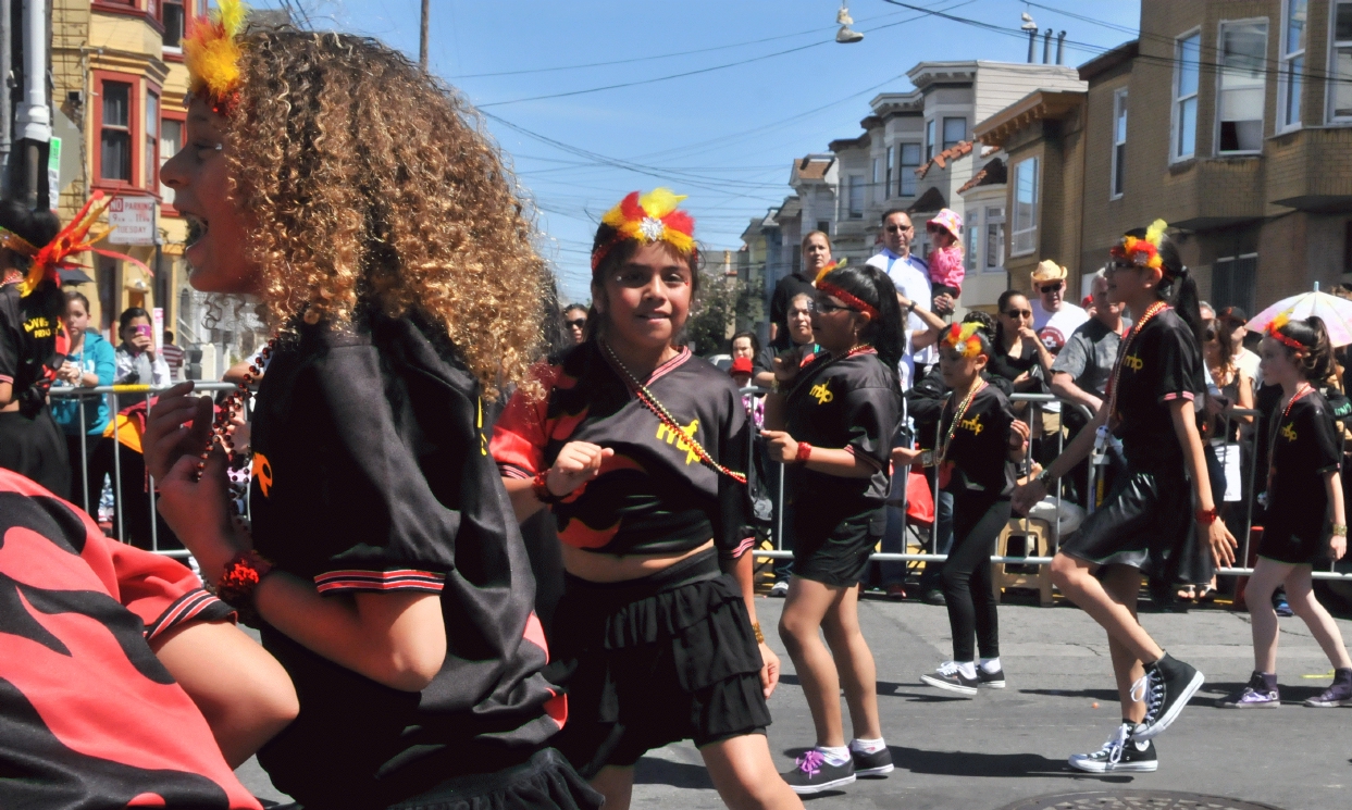 ./San_Francisco_Carnival_Parade_20140525_110057_C14_4638.jpg