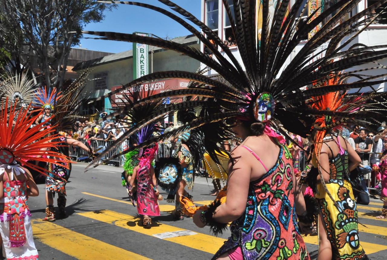 ./San_Francisco_Carnival_Parade_20140525_112701_C14_4834.jpg