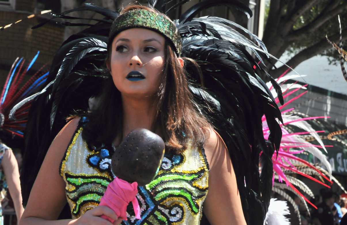 ./San_Francisco_Carnival_Parade_20140525_112704_C14_4835.jpg