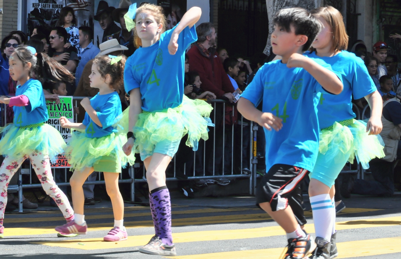 ./San_Francisco_Carnaval_Parade_20140525_103338_B14_0382.jpg