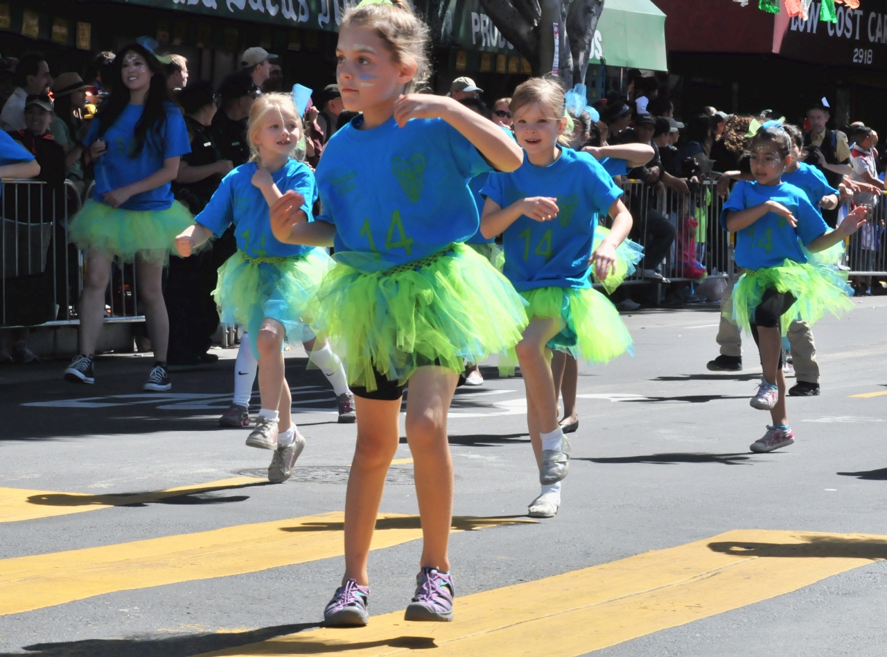 ./San_Francisco_Carnaval_Parade_20140525_103342_B14_0386.jpg