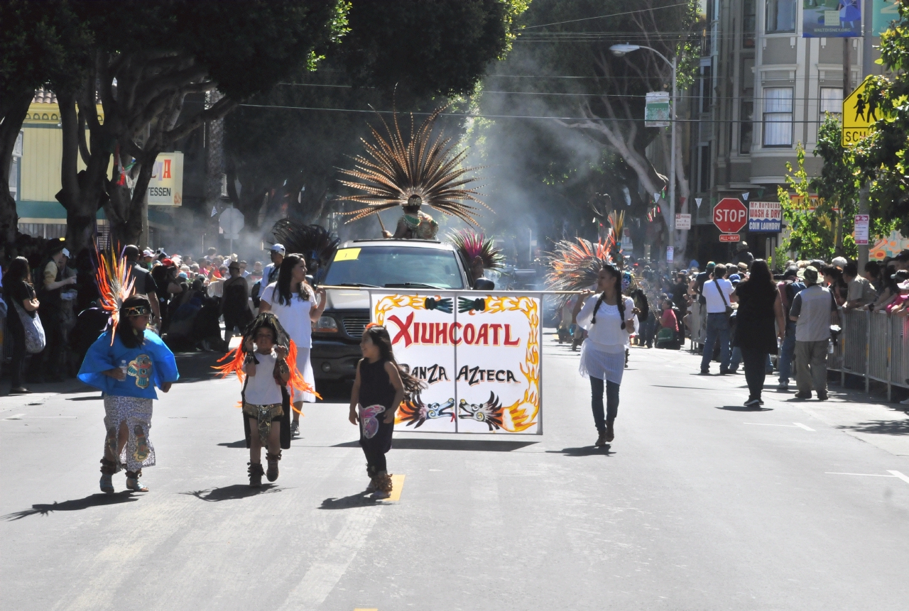 ./San_Francisco_Carnival_Parade_20140525_100007_C14_4328.jpg