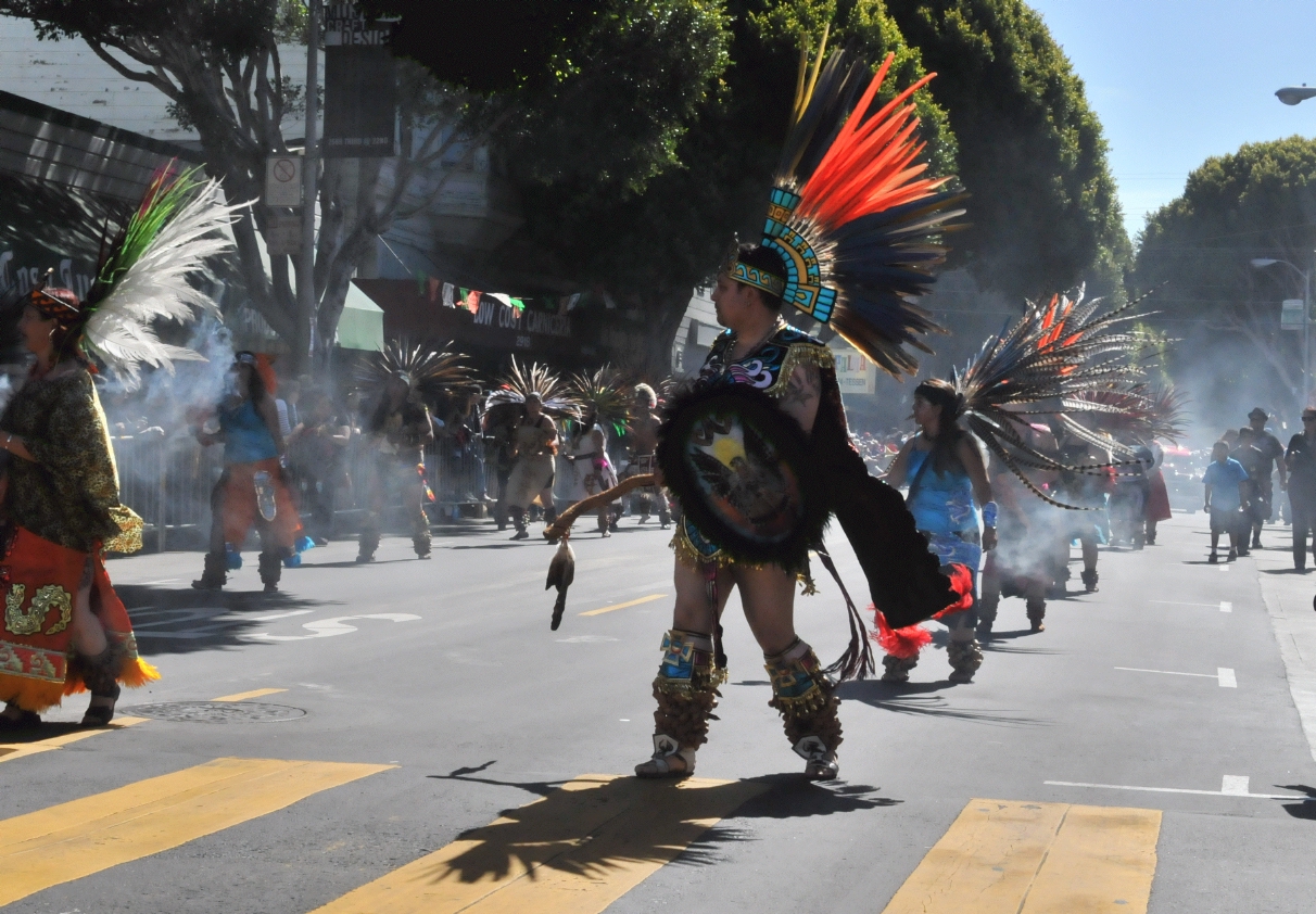 ./San_Francisco_Carnival_Parade_20140525_100127_C14_4337.jpg