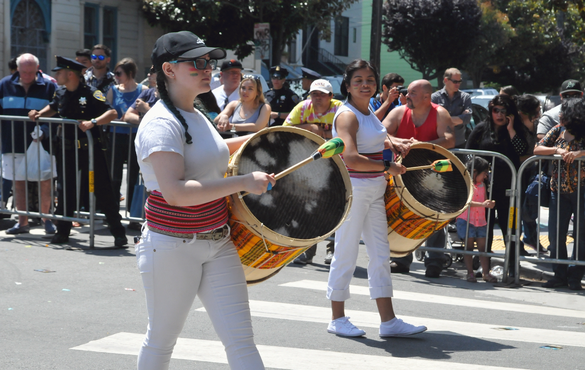 ./San_Francisco_Carnival_Parade_20160529_114204_C16_3240.jpg