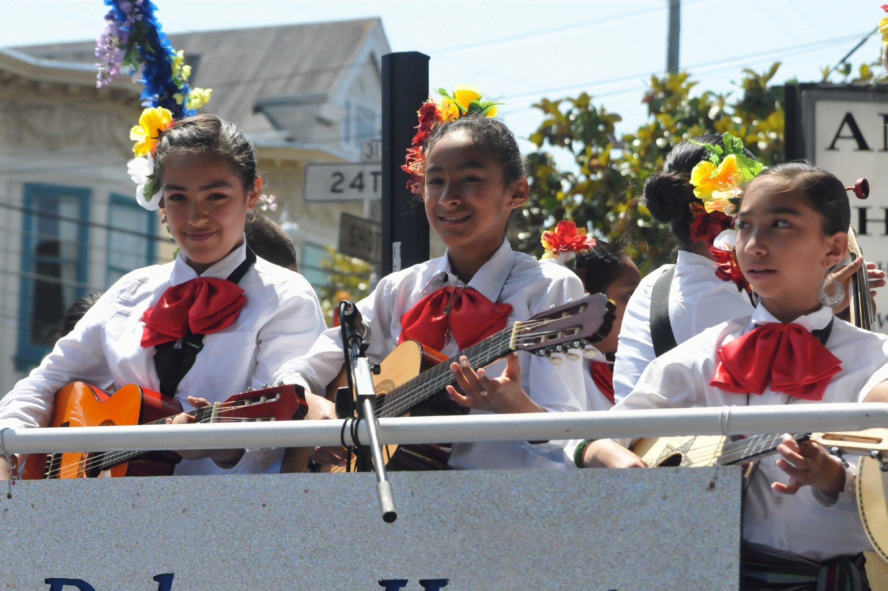 ./San_Francisco_Carnival_Parade_20160529_114553_C16_3277.jpg