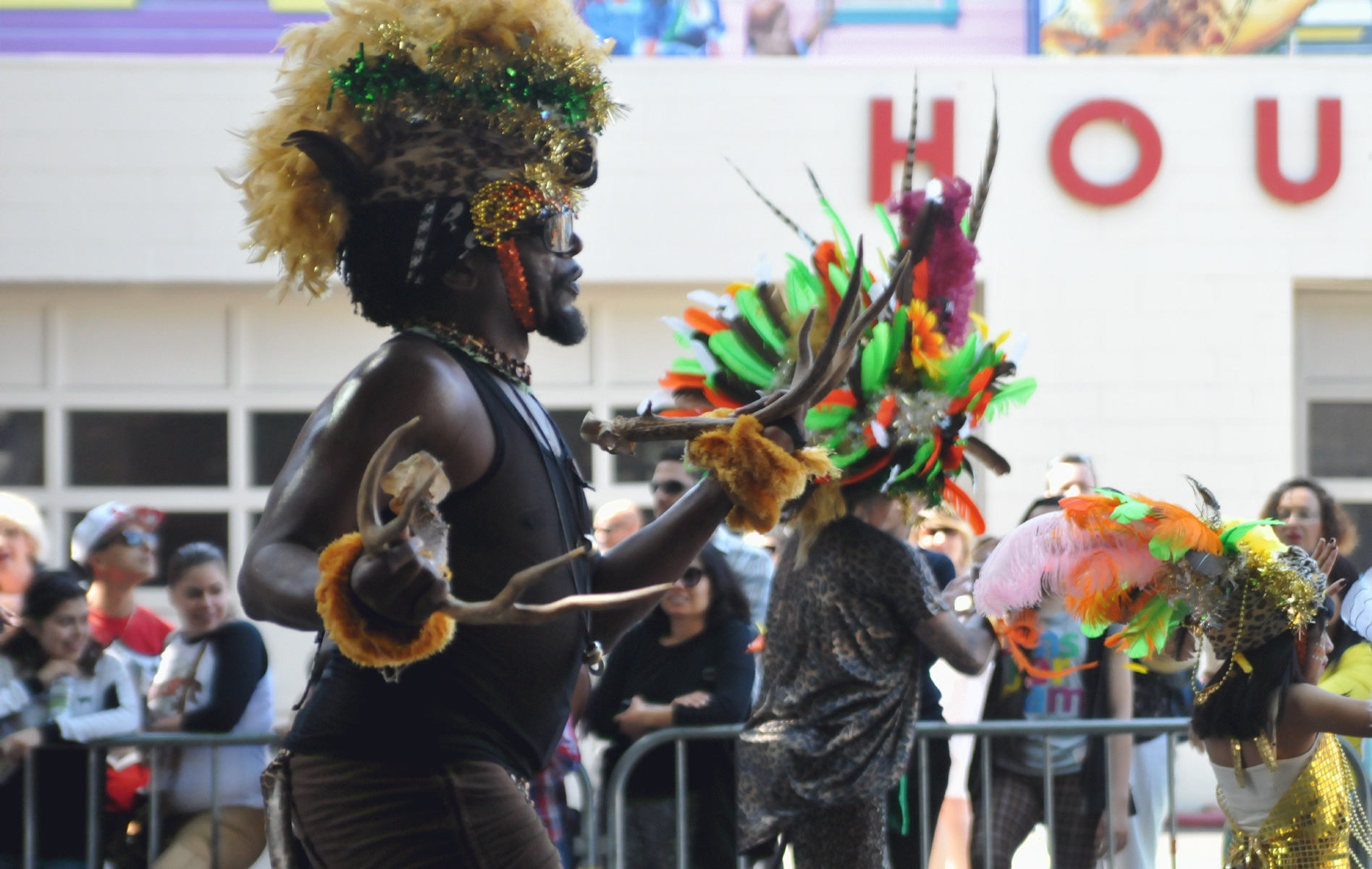 ./San_Francisco_Carnival_Parade_20160529_104901_C16_2435.jpg