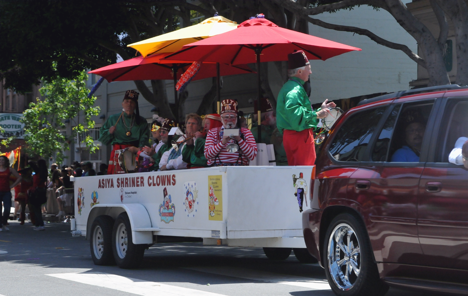 ./San_Francisco_Carnival_Parade_20160529_121737_C16_3714.jpg