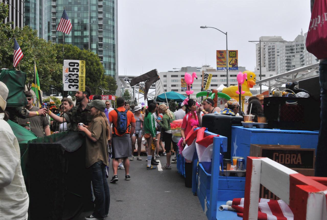 ./Bay_To_Breakers_SF_20100516_080900_4675BCX.jpg