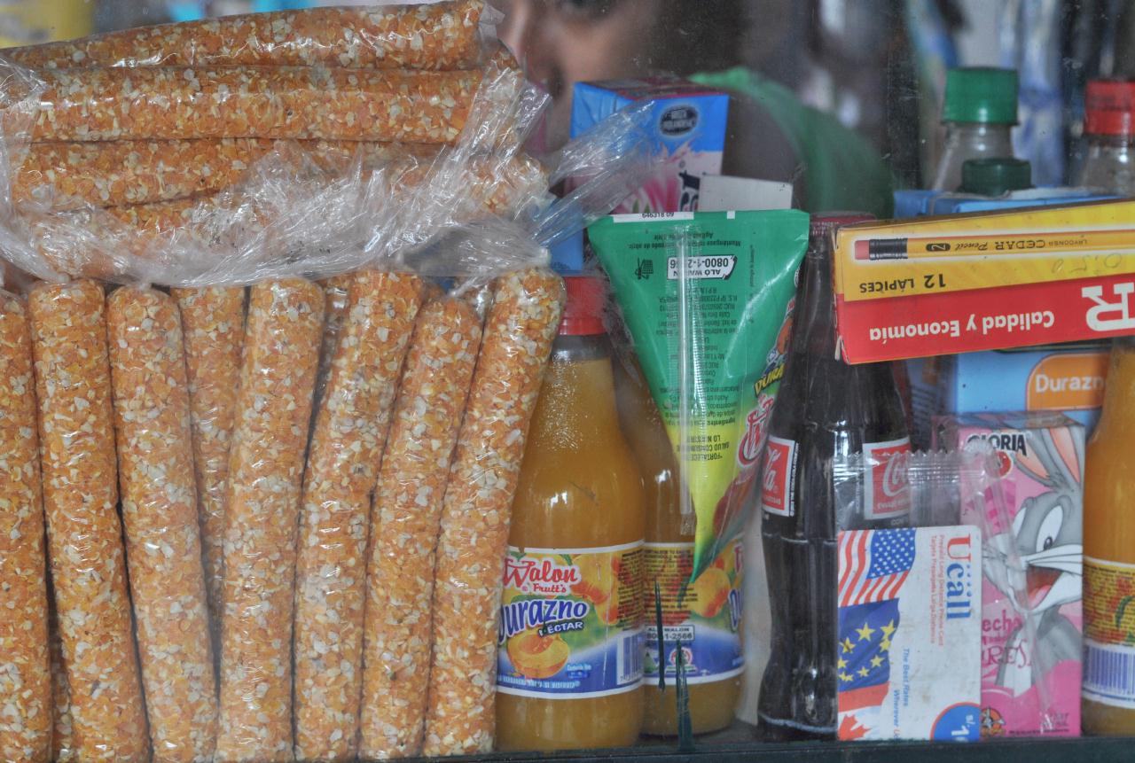 ./Snack_Food_20090411_160058_Market_Lima_Peru_BCX_3922.jpg