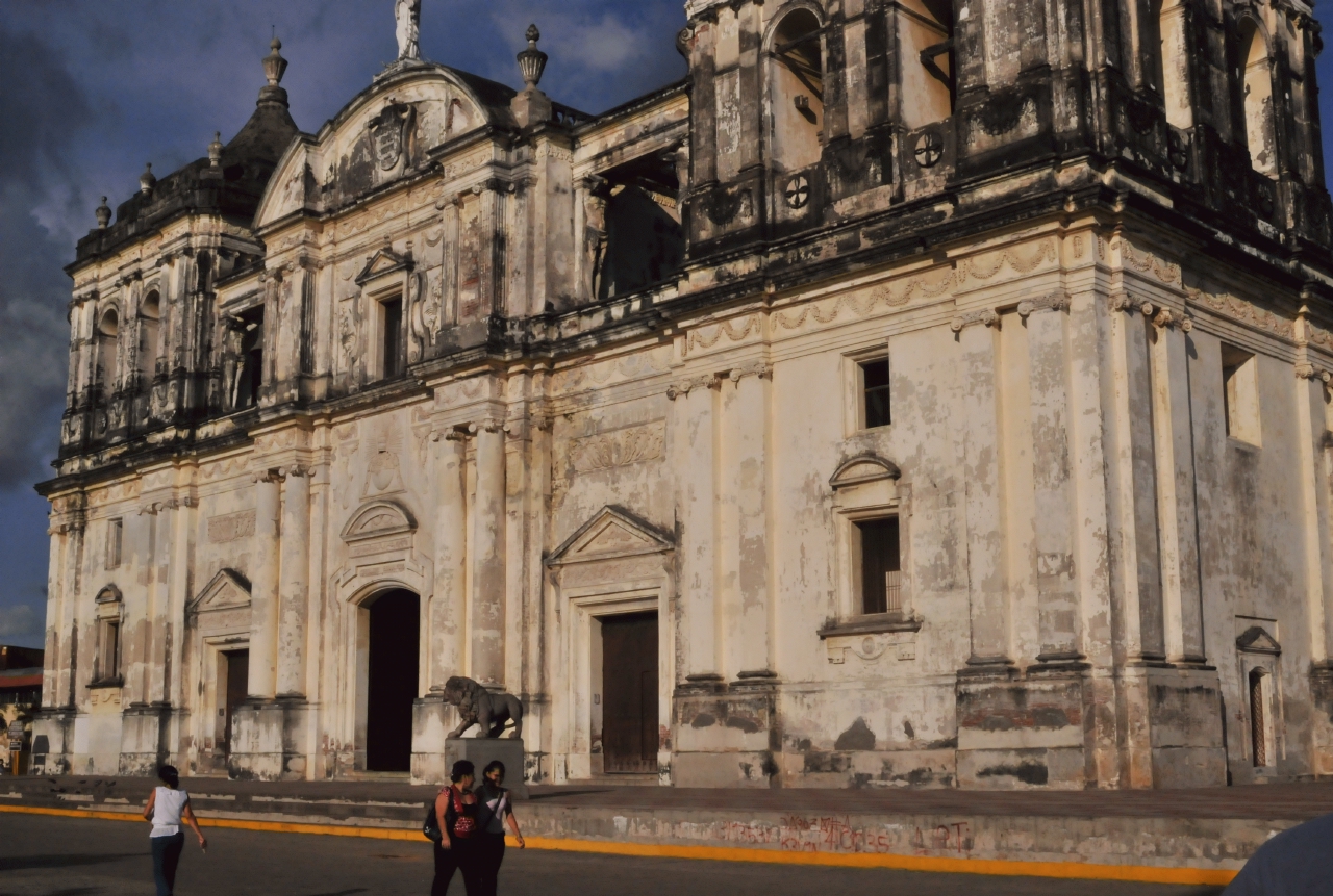 ./Basilica_Catedral_de_La_Asuncion_20111117_153905_B12_1320.jpg