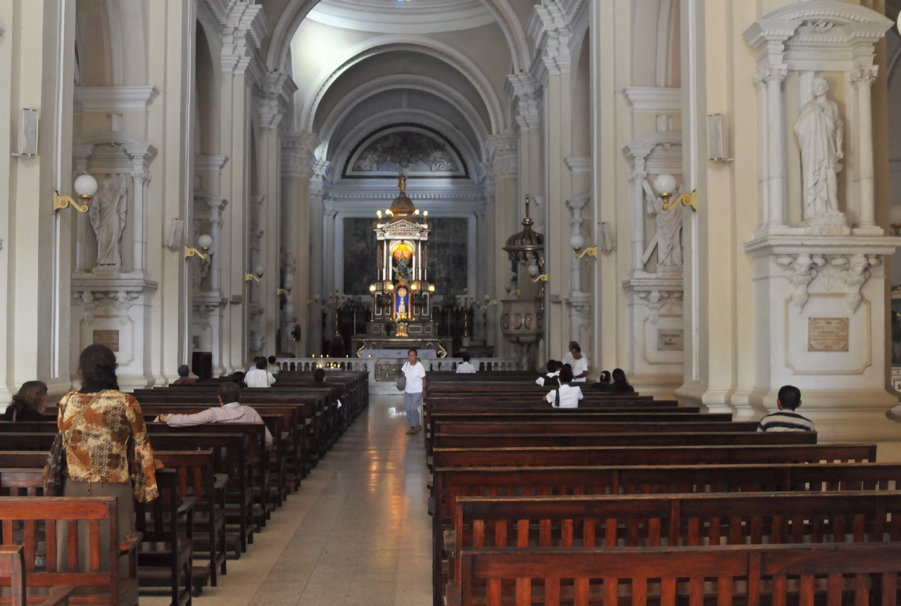 ./Basilica_Catedral_de_La_Asuncion_20111117_160433_B12_1391.jpg