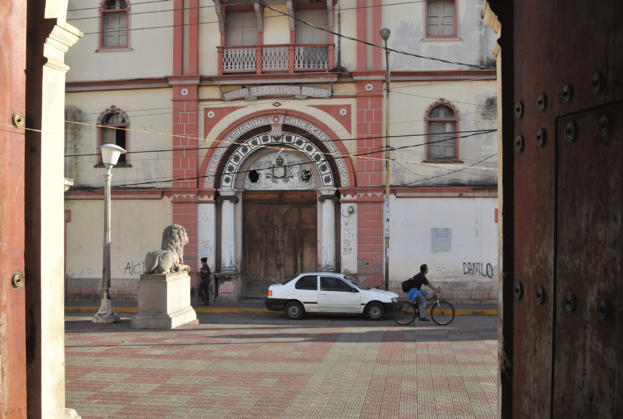 ./Basilica_Catedral_de_La_Asuncion_20111117_160640_B12_1396.jpg