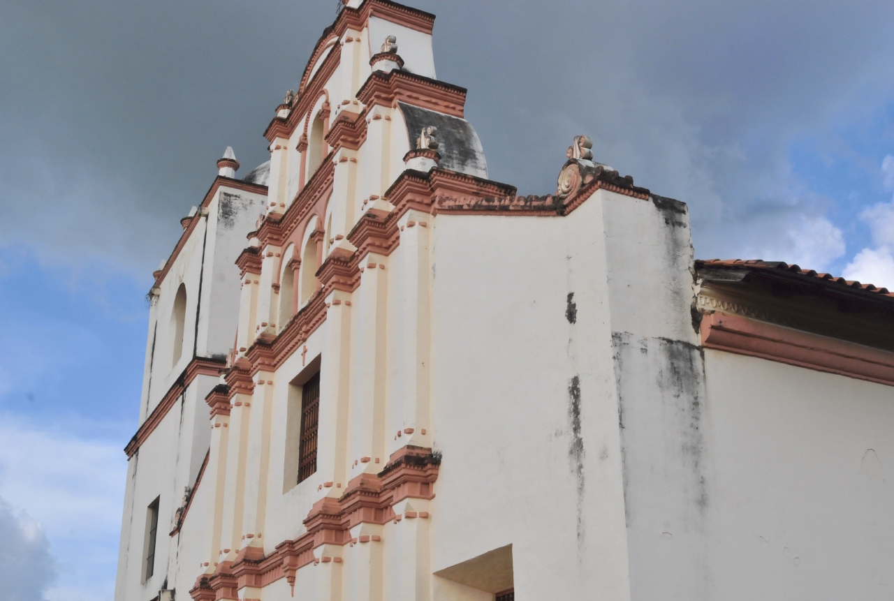 ./San_Juan_Bautista_Church_Leon_Nicaragua_20111117_143637_B12_1219.jpg