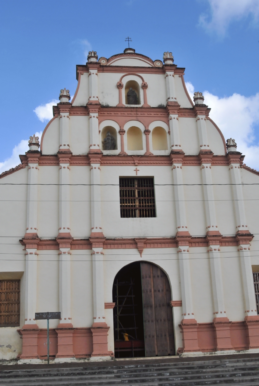 ./San_Juan_Bautista_Church_Leon_Nicaragua_20111117_144921_B12_1255.jpg