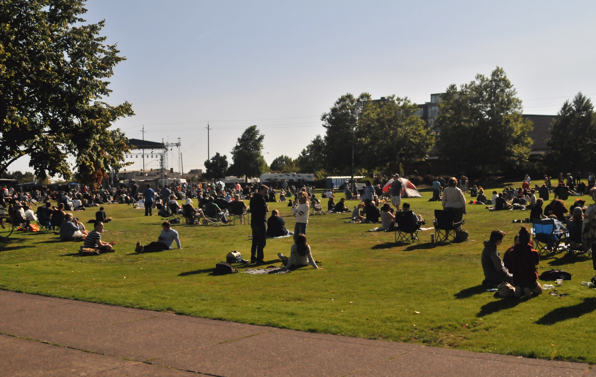 ./Solar_Eclipse_Salem_Oregon_Riverfront_Park_20170821_100454_C17_5070.jpg