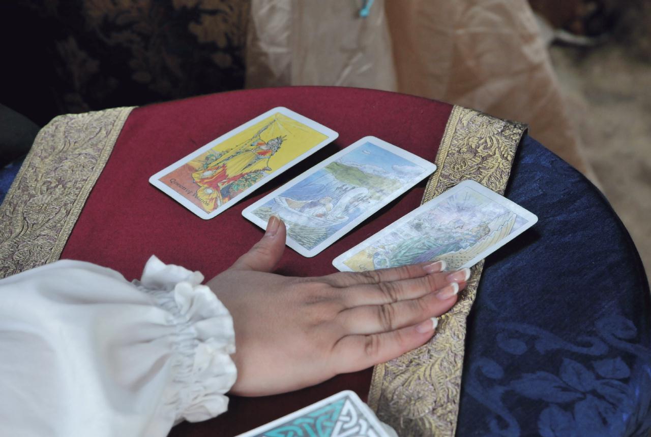 ./Tarot_Cards_20080817_155816_Renaissance_Fair_BCX_2541.jpg