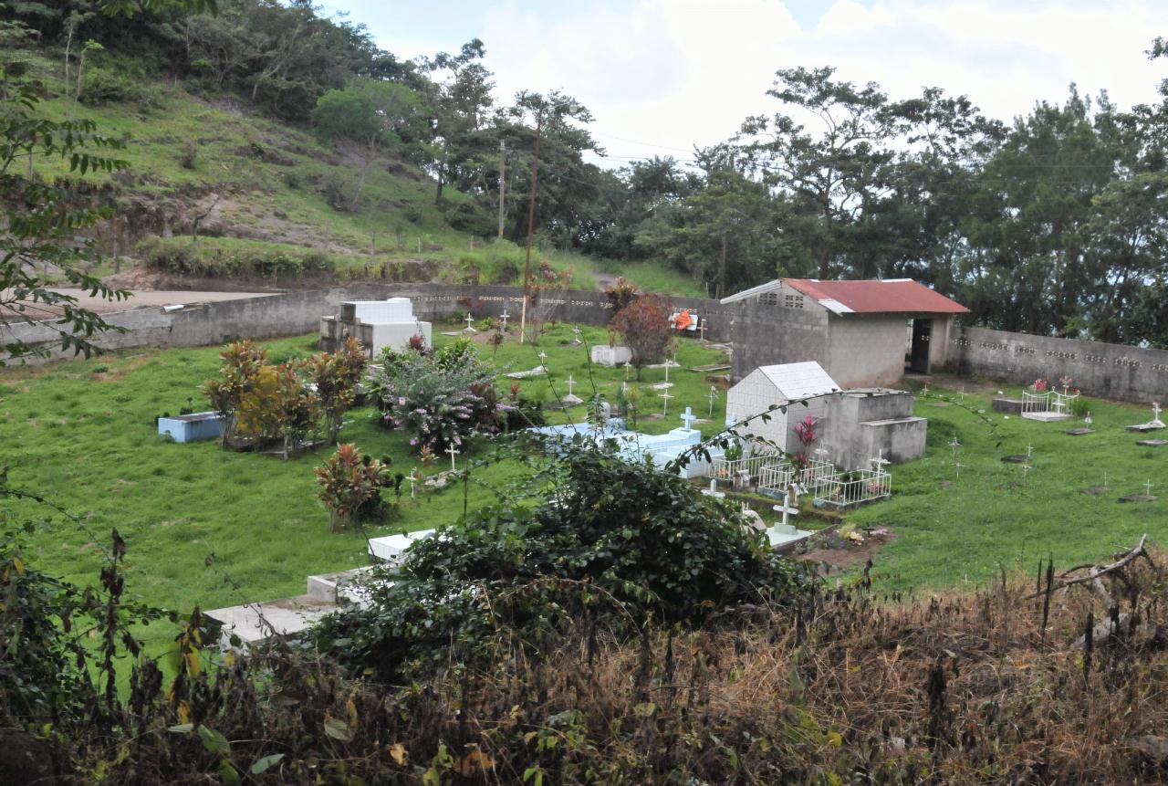 ./CemetaryRoadsideCostaRica20080916_4878BCX.jpg