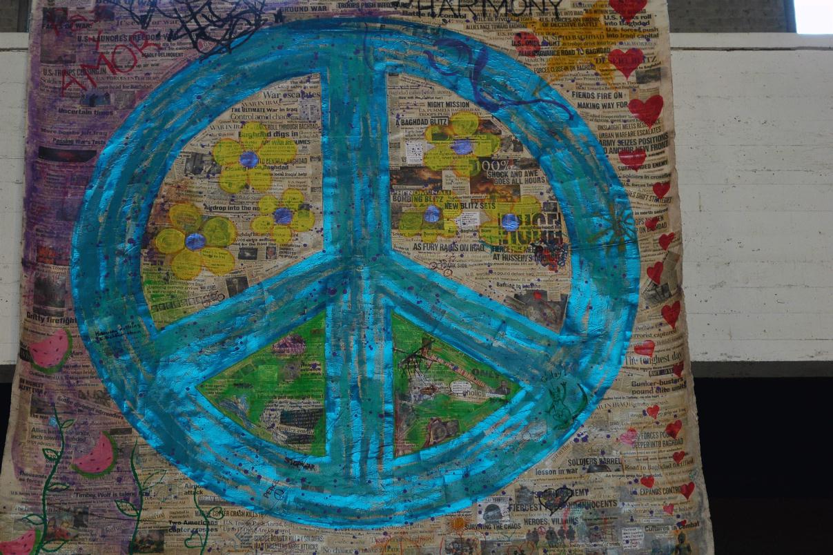 ./Peace_Symbol_20080517_113428_ArmorySF_2627B.jpg