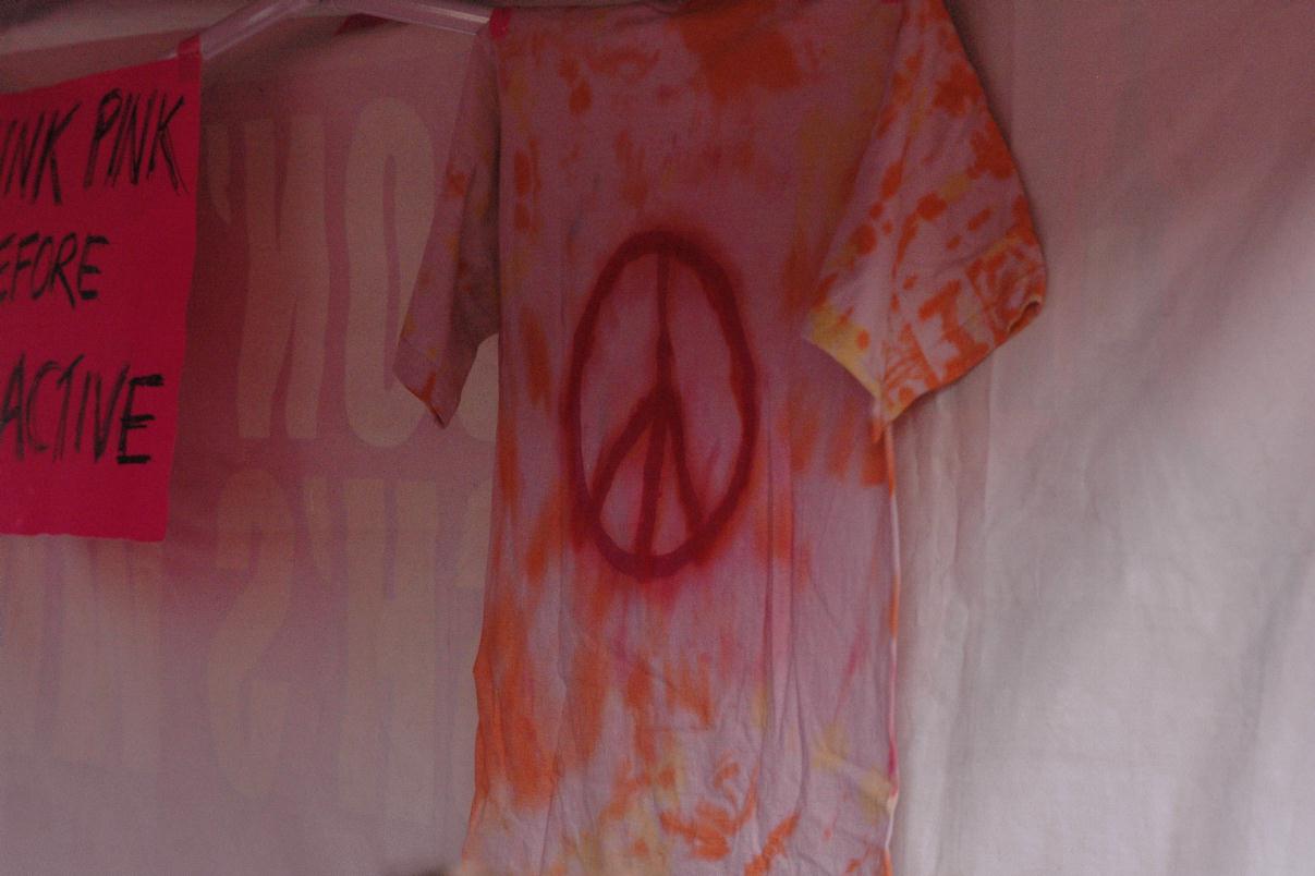 ./Peace_Symbol_20071027_093812_ShirtSFProtest_9331T.jpg