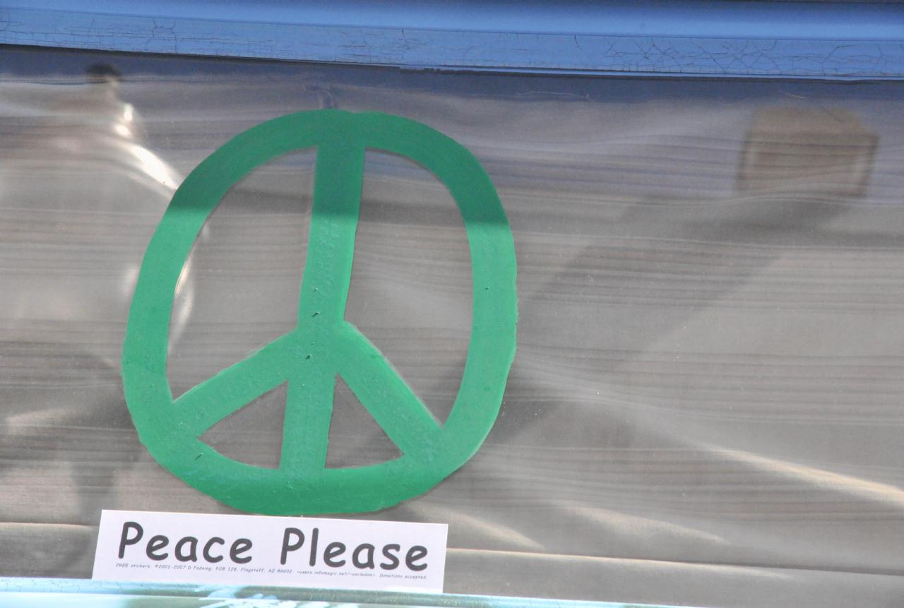 ./Peace_Symbol_20080928_121724_HowBerkeley_3302TNT.jpg