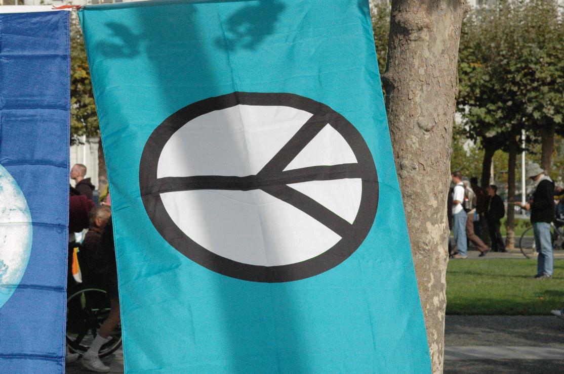 ./Peace_Symbol_20071027_091018_FlagSFProtest_9273T.jpg