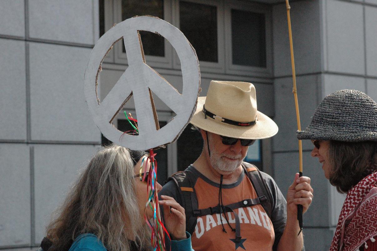 ./Peace_Symbol_20071027_095330_OnStickSFProtest_9358T.jpg