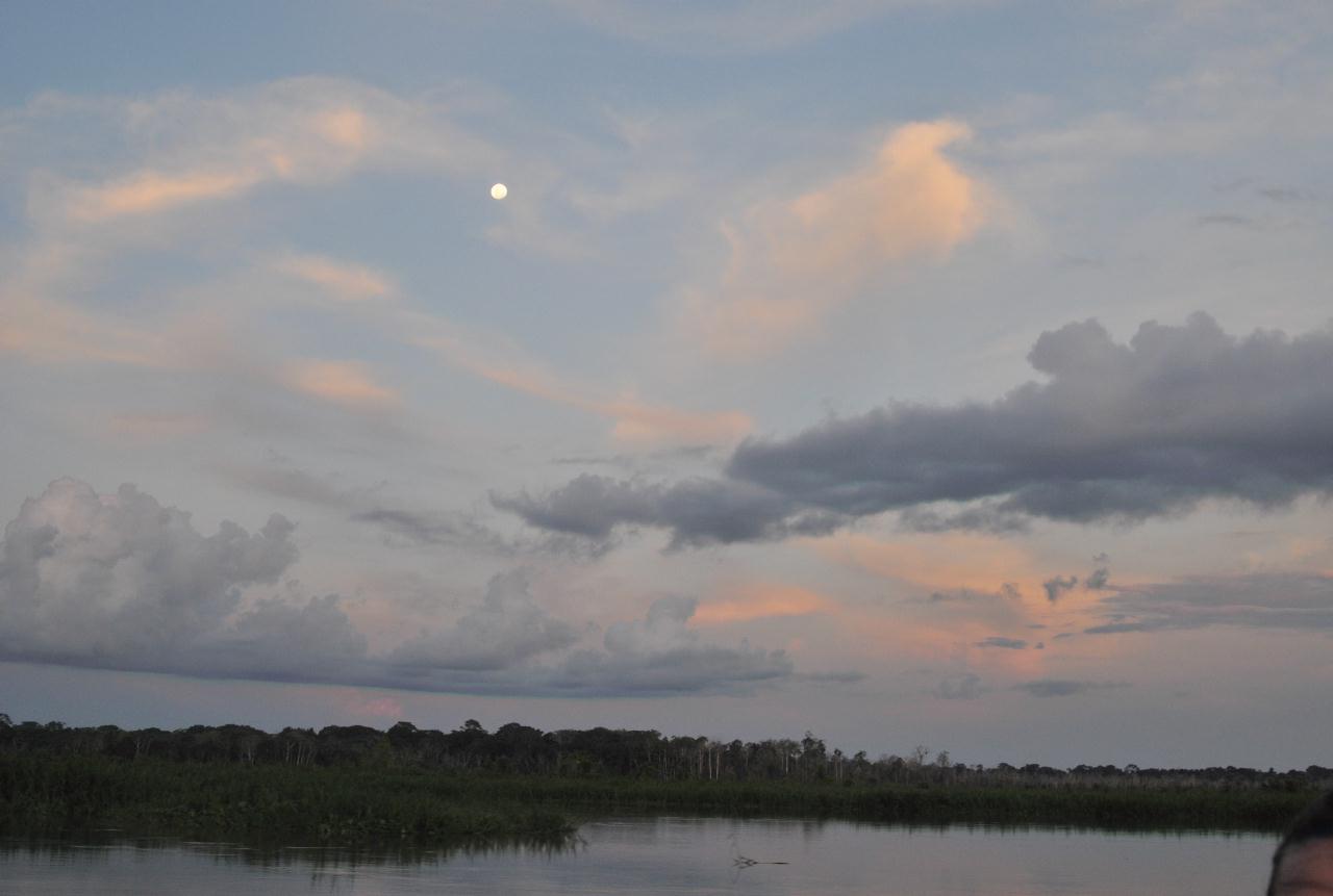 ./FullMoon20090407_AmazonPeru_185450_2679BCX.jpg