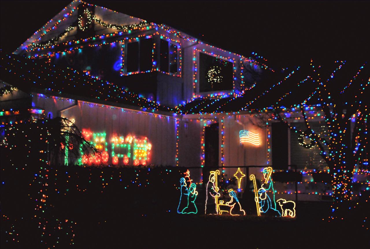 ./Christmas_House_Lighting_201012256_210624_BCY_3140.jpg