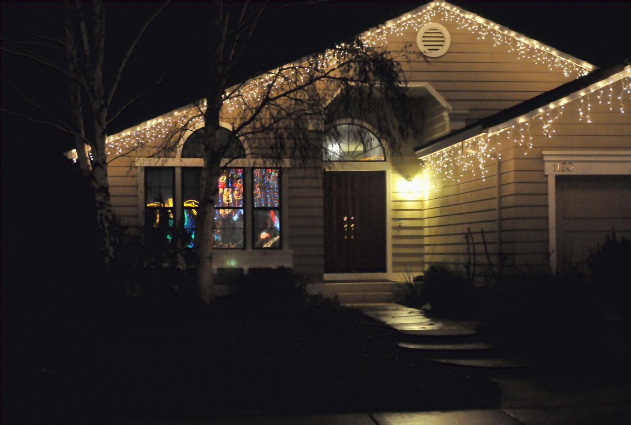 ./Christmas_House_Lighting_201012256_210853_BCY_3151.jpg