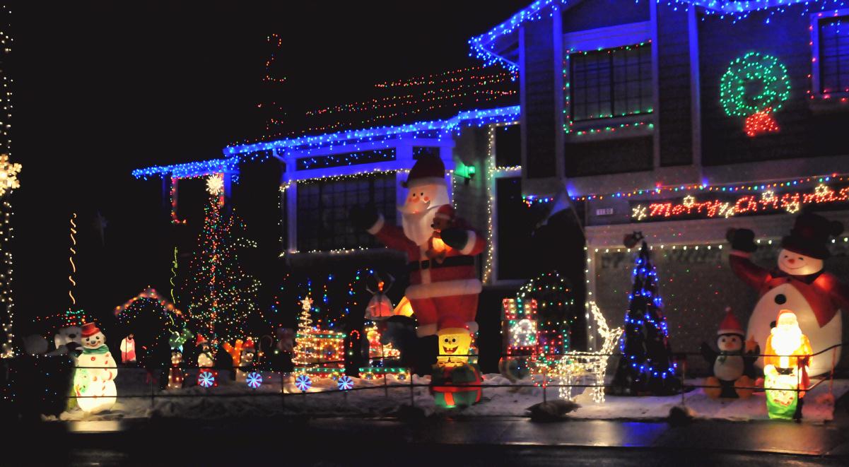 ./Christmas_House_Lighting_201012256_211812_BCY_3158.jpg