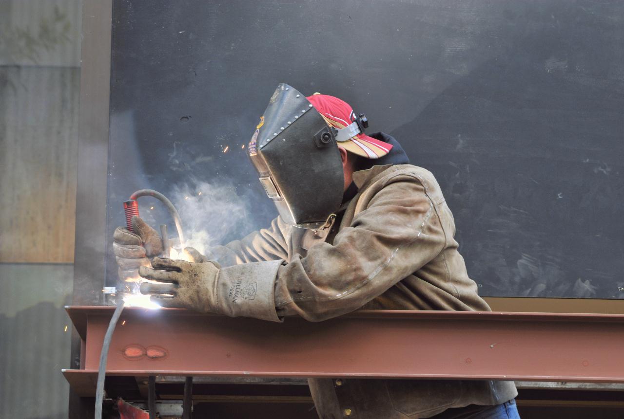 ./Welder20090920_135428_CalifStAtLeidesdorffSF_9120BCX.jpg