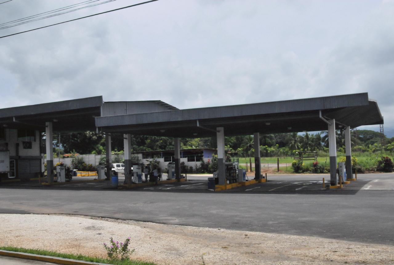 ./GasStation20080916_121534_CostaRica_4936BCX.jpg