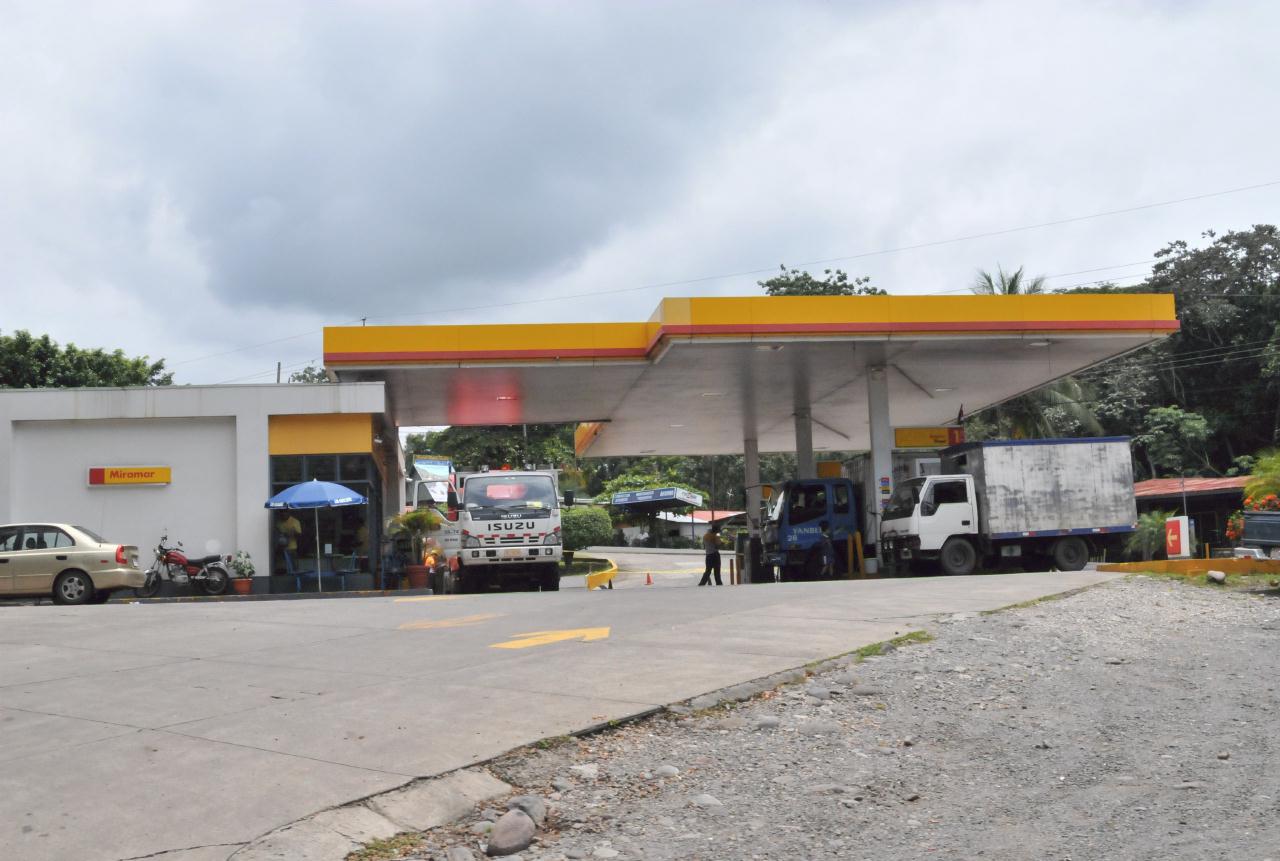 ./GasStation20080916_134828_CostaRica_4938BCX.jpg