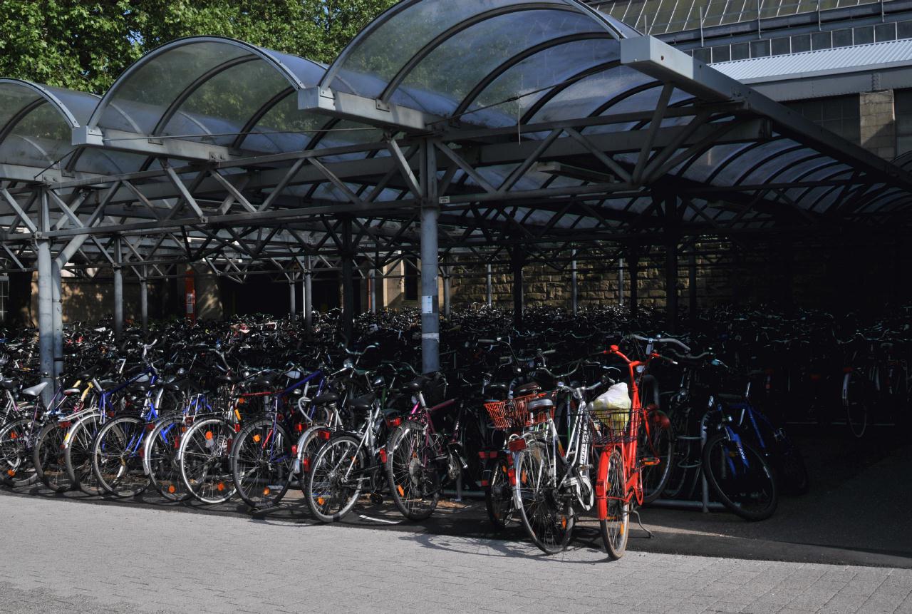 ./BicyclesKarlsruheDe20090524_171930_4733BCX.jpg