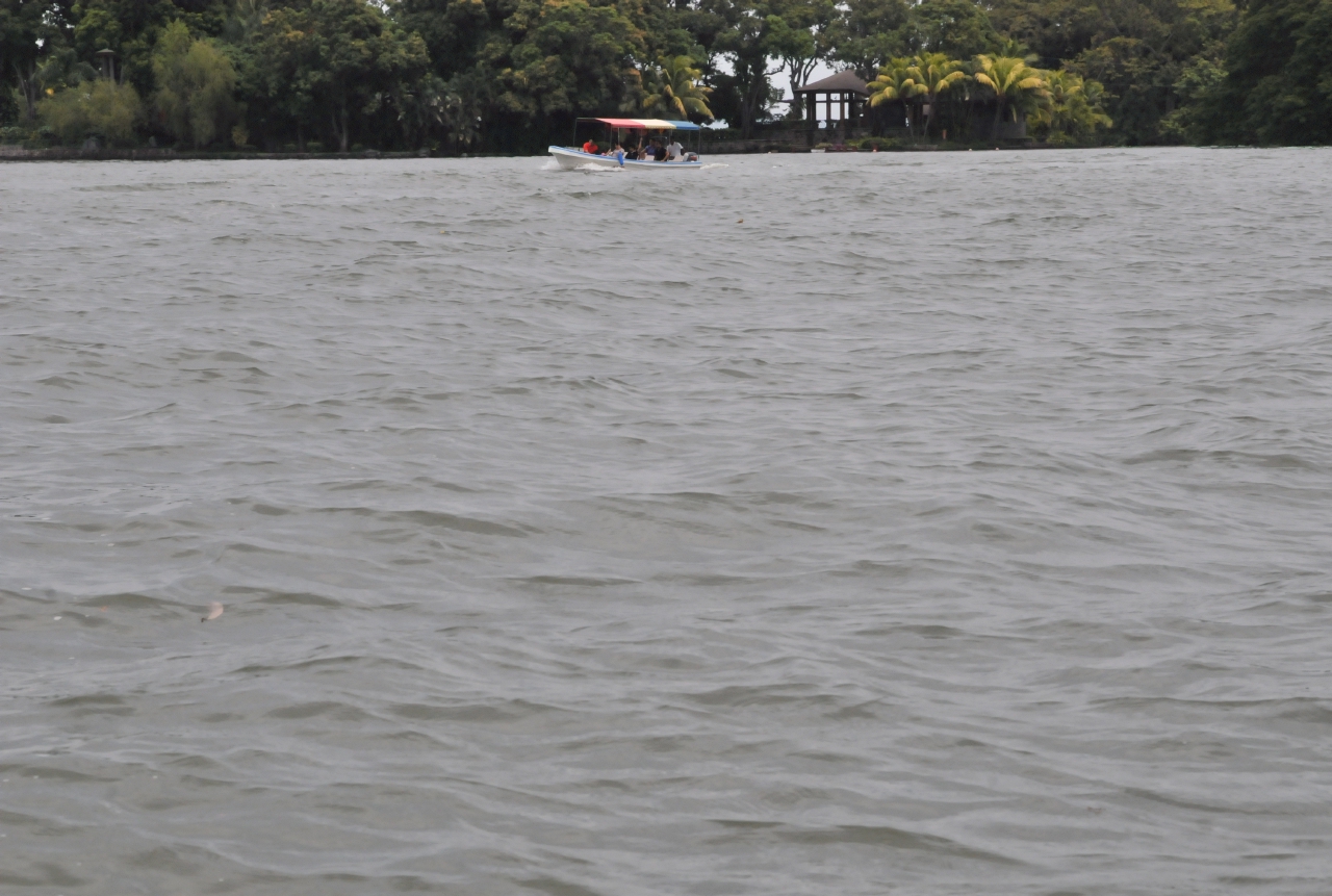 ./Boat_Ride_Granada_Nicaragua_20111113_132211_B12_0158.jpg