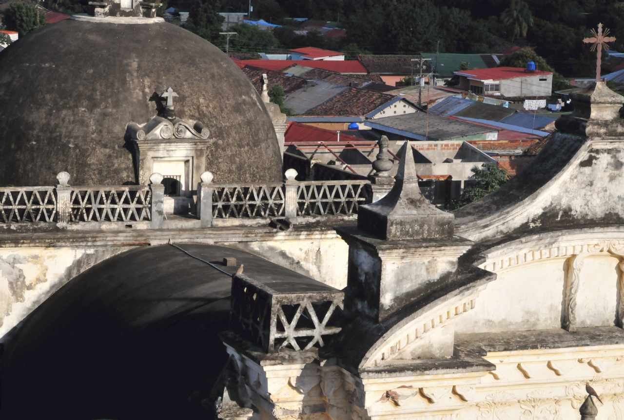 ./Basilica_Catedral_de_La_Asuncion_20111117_155435_B12_1373.jpg