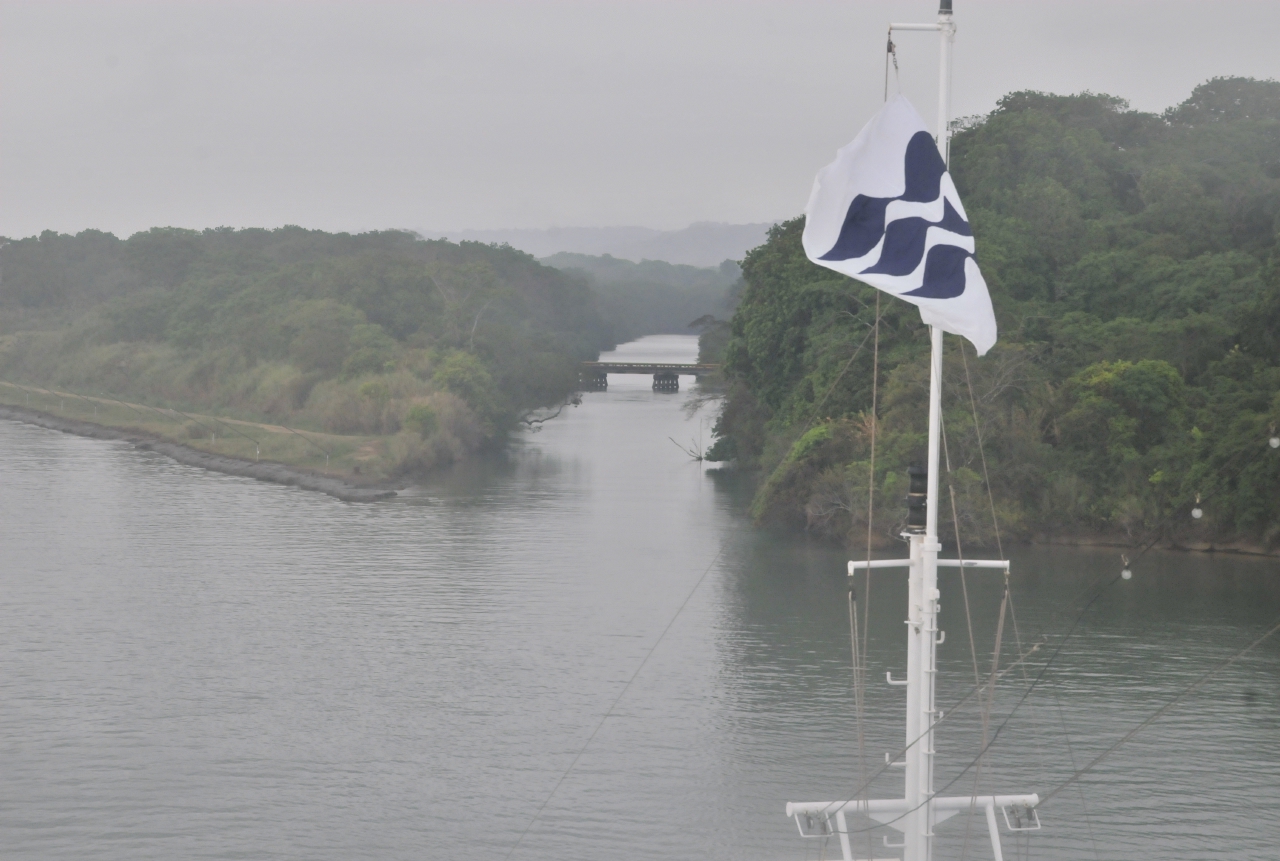 ./Panama_Canal_20140525_081645_C14_2442.jpg