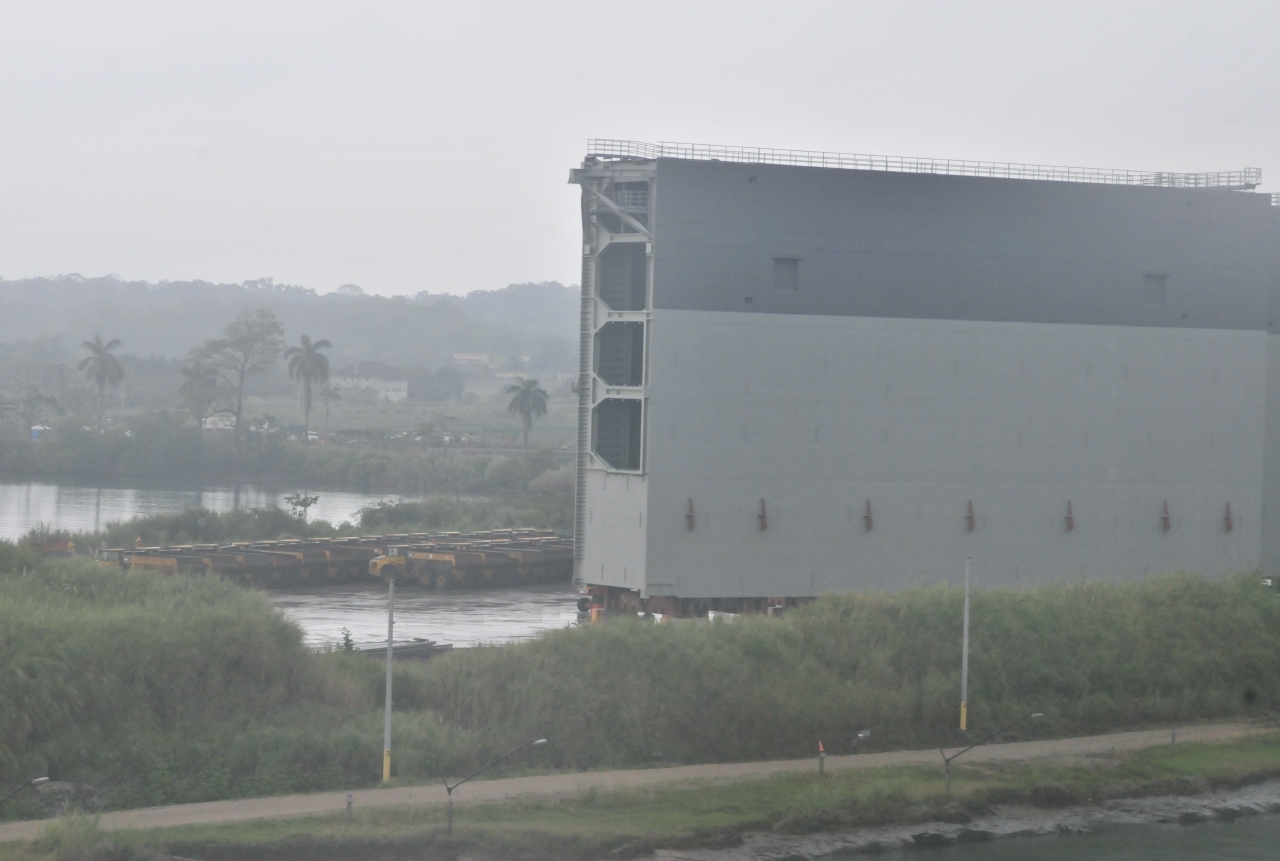 ./Panama_Canal_20140525_082109_C14_2446.jpg