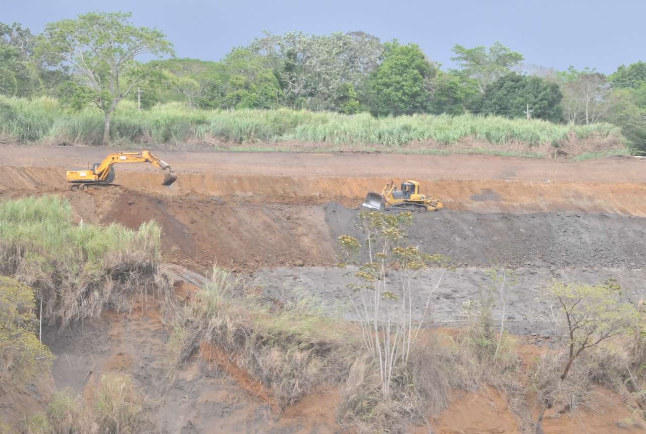 ./Panama_Canal_20140525_144809_C14_2697.jpg