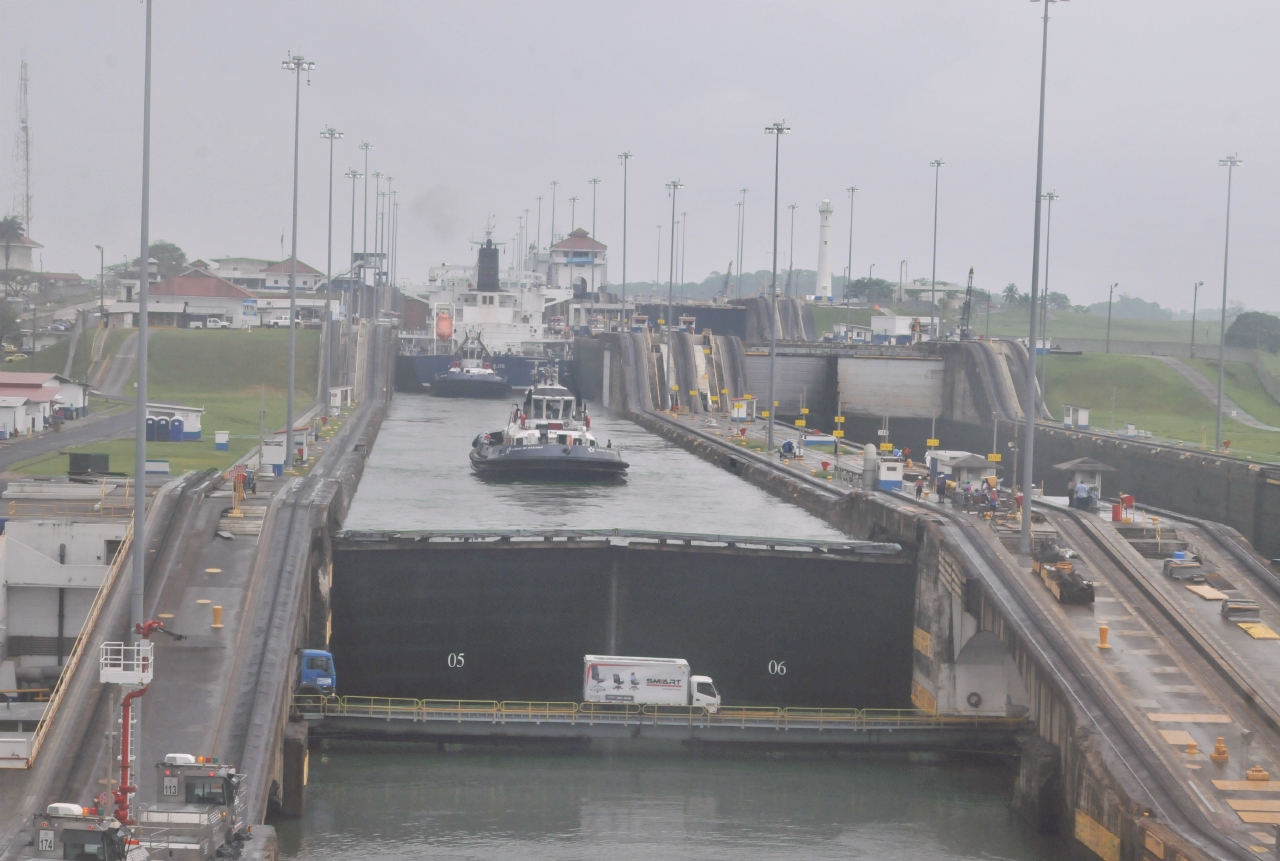 ./Panama_Canal_20140525_090627_C14_2483.jpg