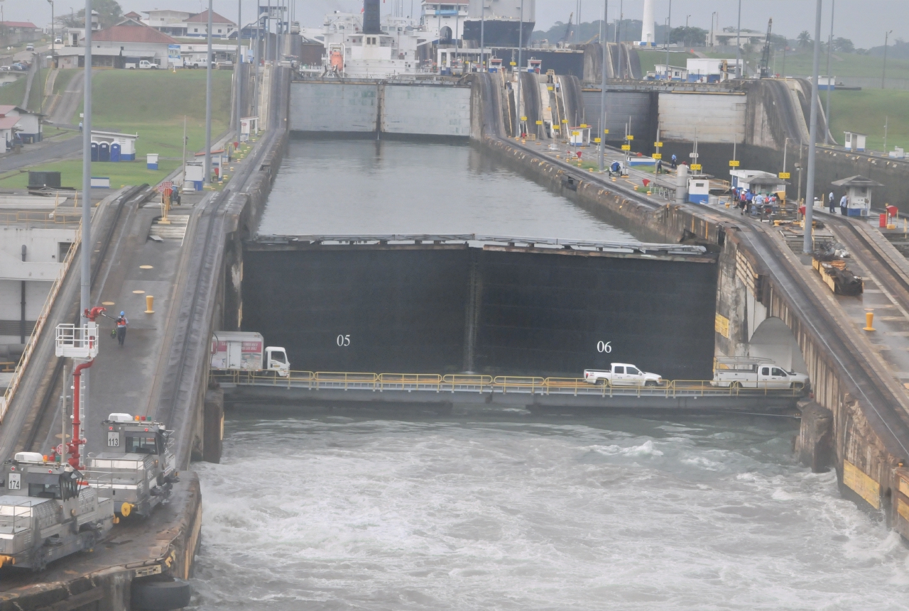 ./Panama_Canal_20140525_091516_C14_2486.jpg