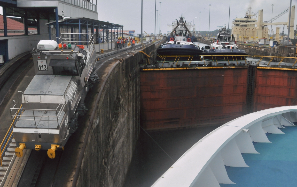 ./Panama_Canal_20140525_101603_C14_2558.jpg