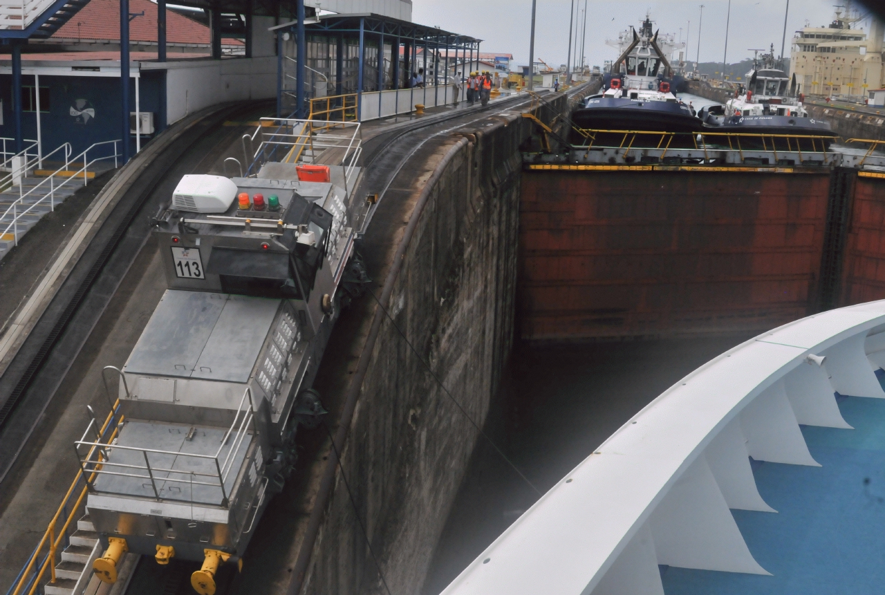 ./Panama_Canal_20140525_101600_C14_2557.jpg