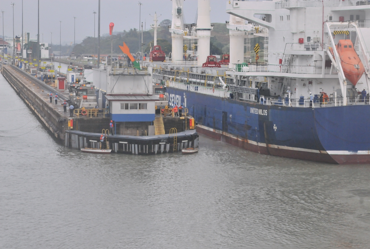 ./Panama_Canal_20140525_171902_C14_2827.jpg