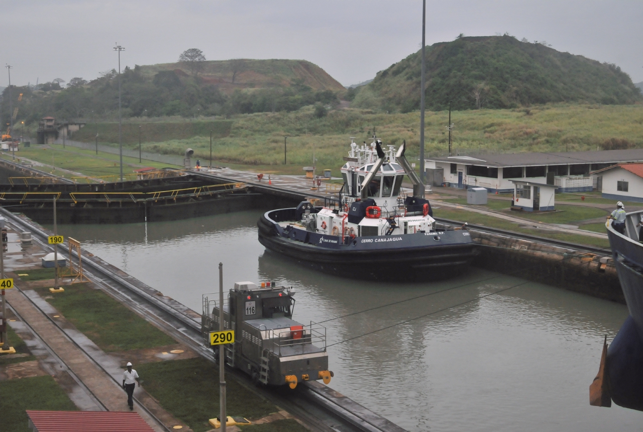 ./Panama_Canal_20140525_175611_C14_2852.jpg