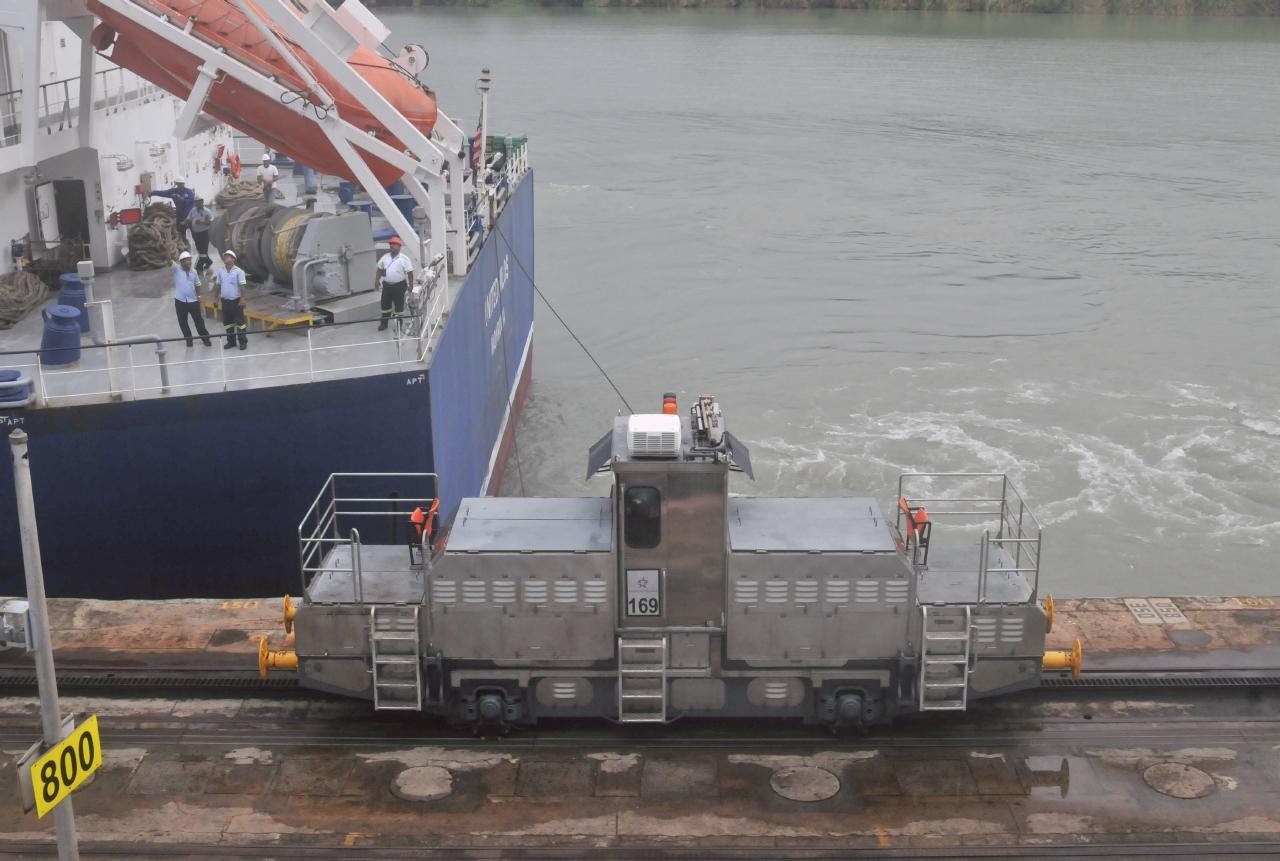 ./Panama_Canal_20140525_172320_C14_2836.jpg