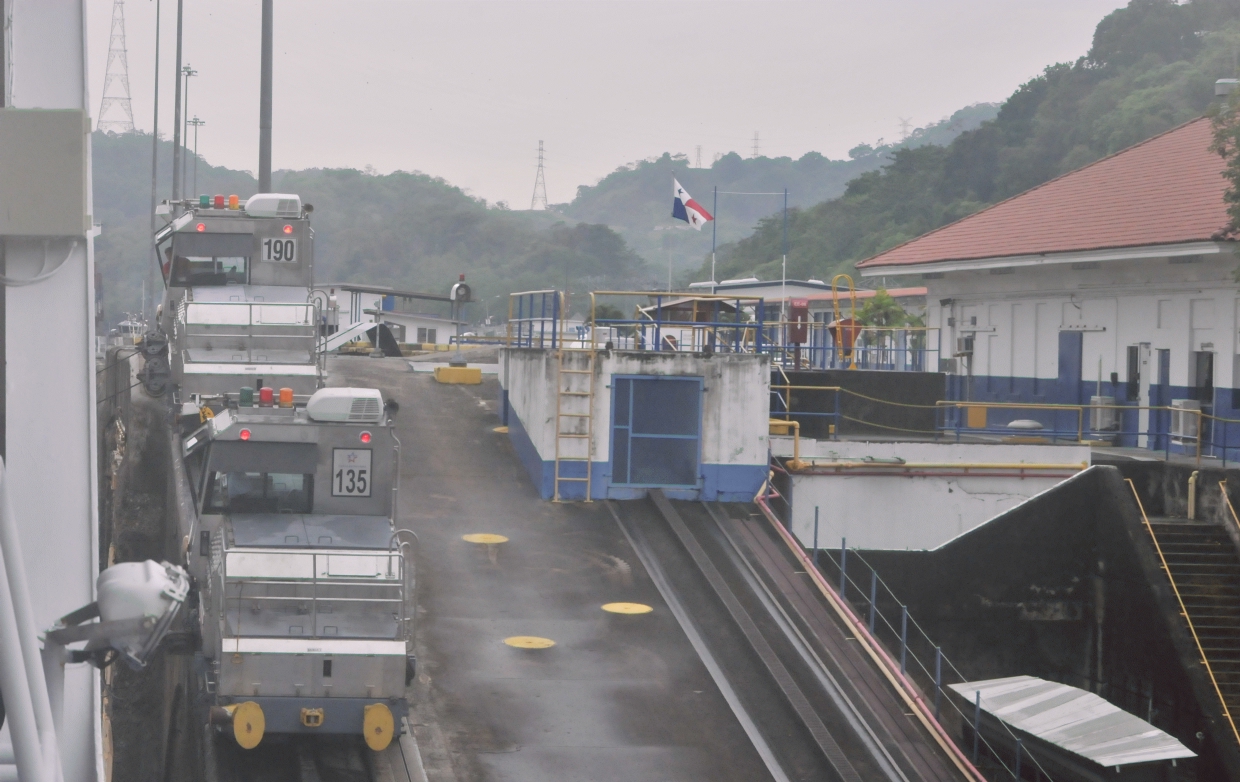 ./Panama_Canal_20140525_165113_C14_2810.jpg