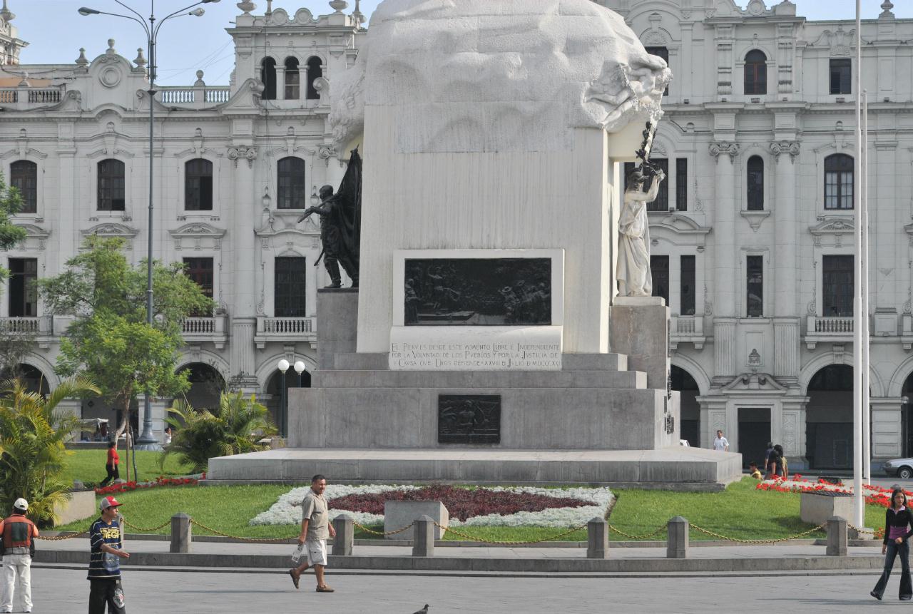 ./PlazaDeArmasLimaPeru20090411_152324_3837BCX.jpg