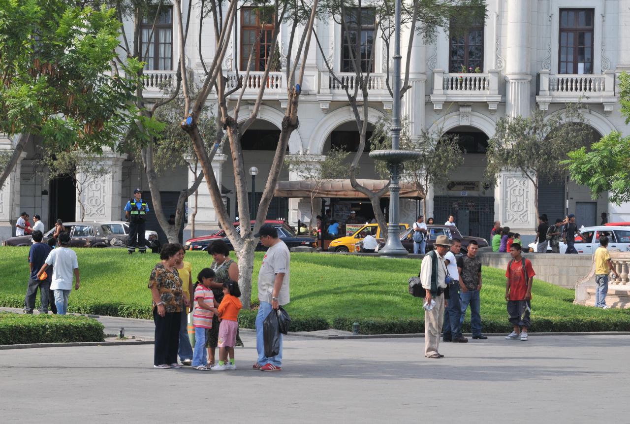 ./PlazaDeArmasLimaPeru20090411_152826_3844BCX.jpg