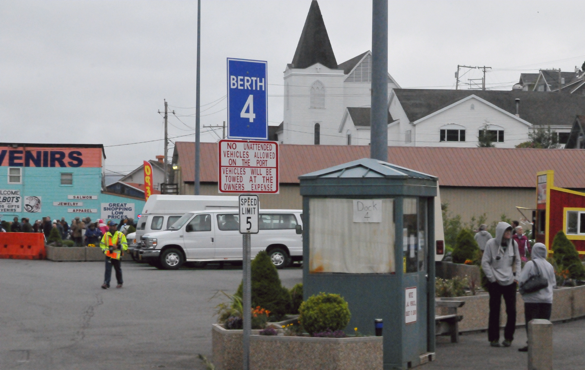 ./Ketchikan_Alaska_20150602_083447_C15_1446.jpg